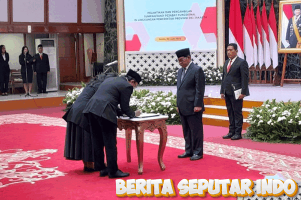 Pramono Lantik 100 Pejabat di Balai Kota Jakarta